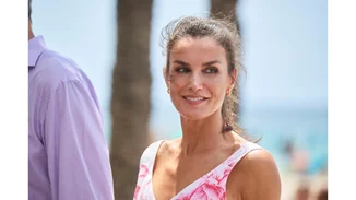 Η βασίλισσα Letizia φόρεσε το κυρίαρχο print του καλοκαιριού