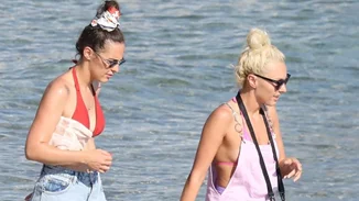 Τάμτα | Στη θάλασσα με την κόρη της και τον Πάρη Κασιδόκωστα - Η απίστευτη ομοιότητα με την Άννυ