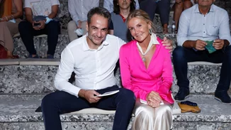 Μαρέβα Γκραμπόφσκι - Μητσοτάκη | Η κομψή εμφάνιση στο πλευρό του συζύγου της στην Επίδαυρο