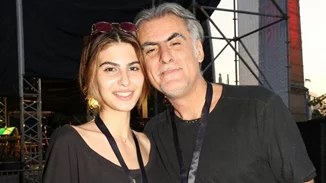Είδαμε την κούκλα 15χρονη κόρη του Φίλιππου Πλιάτσικα | H σπάνια εμφάνιση στο πλευρό του μπαμπά της