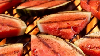 Καρπούζι στη σχάρα | Μία απροσδόκητα εύκολη, γρήγορη και νόστιμη εκδοχή του καρπουζιού