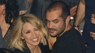 Η Μαρία Ηλιάκη νιώθει «ασφαλής» στην αγκαλιά του Στέλιου Μανουσάκη | Η ρομαντική φωτογραφία του ζευγαριού