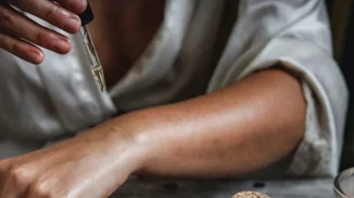 Λάδια ομορφιάς για πρόσωπο και σώμα | Τι προσφέρουν και πώς να τα χρησιμοποιήσεις