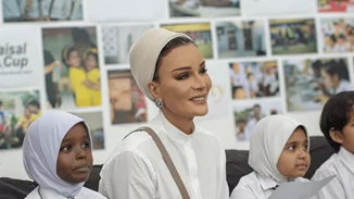 Η καλλονή σύζυγος του Εμίρη του Κατάρ - Κανείς δε μπορεί να μαντέψει την ηλικία της