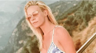 Ζέτα Μακρυπούλια | Φόρεσε το ολόσωμο μαγιό της και δείχνει το κορμί της - Καλλίγραμμη και απολύτως φυσική (pics)