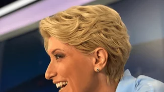 Η Σία Κοσιώνη εξηγεί πώς πήρε την απόφαση να κόψει τα μαλλιά της και ποια η γνώμη του Κώστα Μπακογιάννη