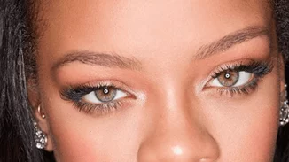 Η Rihanna είναι έτοιμη να κυκλοφορήσει τη νέα skincare σειρά της