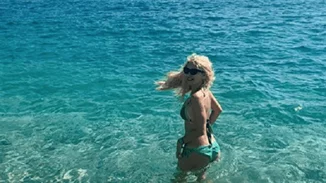 Ελένη Μενεγάκη | Οι πρώτες φωτογραφίες με μπικίνι για το 2020