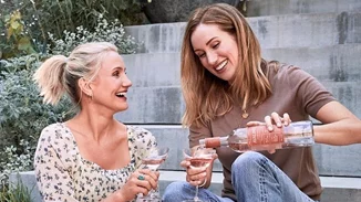 Η Cameron Diaz κυκλοφόρησε μια εξαιρετικά κομψή, καλοκαιρινή σειρά κρασιών