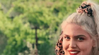 Νέο project, νέο hair look για τη Δανάη Μπάρκα | Με πιο μακριά μαλλιά και διαφορετικό χρώμα