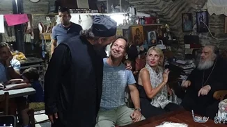 Ελένη Μενεγάκη-Μάκης Παντζόπουλος | Σε μοναστήρι της Άνδρου μαζί με τη μητέρα της, Ζέτα (pics)