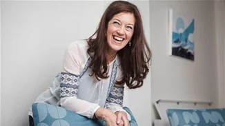 Βικτόρια Χίσλοπ | Ελληνίδα πολιτογραφήθηκε η συγγραφέας του μυθιστορήματος «Το Νησί»