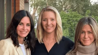 Friends reunion | Jennifer Aniston, Courteney Cox και Lisa Kudrow στέλνουν το δικό τους πολιτικό μήνυμα
