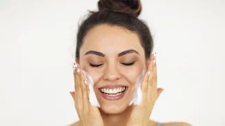 Tα καλύτερα καθαριστικά προσώπου για ακμή από 10€ | Τέλος η λιπαρότητα και τα σπυράκια