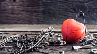 Ανάλυσέ το | Το τραύμα που σε κάνει να προσπαθείς για να κερδίσεις την αγάπη