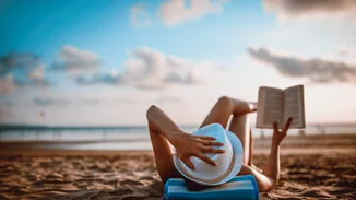 Καλοκαίρι χωρίς καινούριο βιβλίο δε γίνεται, γι’ αυτό διάβασε «Το φιλί του Θεού»