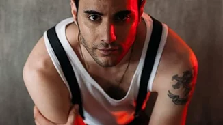 Ίαν Στρατής | «Είμαι σε σχέση με ένα κορίτσι που είναι από το χώρο»