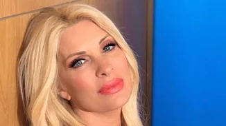 Η νέα φωτογραφία της Ελένης Μενεγάκη από την Άνδρο είναι χωρίς ίχνος μακιγιάζ