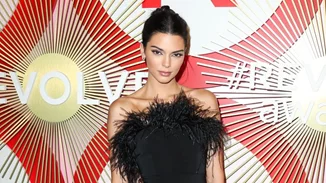 Tα πιο ωραία μαύρα φορέματα που μπορείς να πάρεις στις εκπτώσεις