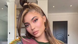 Kylie Jenner | Έβαψε τα μαλλιά της στην πιο όμορφη καστανή απόχρωση του καλοκαιριού