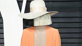 Κι όμως | Η Sia έγινε γιαγιά στα 44 της χρόνια