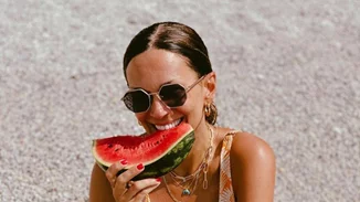 Έλλη Κοκκίνου | Ποζάρει με πορτοκαλί μπικίνι και εντυπωσιάζει με τη fit σιλουέτα της