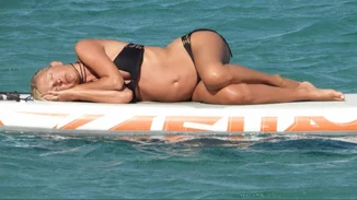 Βίλλυ Θεοφάνους | Το hot μαγιό που επέλεξε στις διακοπές με τον Γιώργο Θεοφάνους