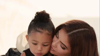 Γενέθλια για την 23χρονη δισεκατομμυριούχο Kylie Jenner | Πώς της ευχήθηκε η οικογένειά της