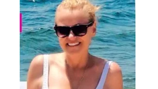 Τζωρτζέλα Κόσιαβα | Ποζάρει με αποκαλυπτικό λευκό μαγιό μετά την απώλεια 35 κιλών