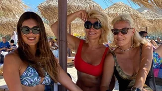 Σταματίνα Τσιμτσιλή | Η νέα φωτογραφία με μπικίνι και η συνάντηση με γνωστές δημοσιογράφους στην Πάρο