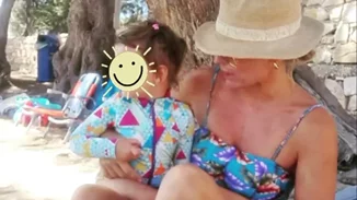 H Ελεονώρα Μελέτη φωτογραφίζεται με την κόρη της | Tα γαλαζοπράσινα μάτια, τα machy machy μαγιό και τα τρυφερά λόγια