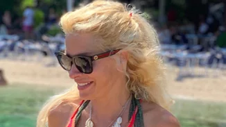 Ελένη Μενεγάκη | Ο νέος προορισμός των διακοπών της και οι φωτογραφίες χωρίς μακιγιάζ