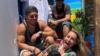 Βασιλική Μιλλούση | Ποζάρει με λεοπάρ μπικίνι και μας δείχνει τη φουσκωμένη της κοιλίτσα