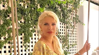 Ελένη Μενεγάκη | Η νέα φωτογραφία από τη Νάξο με κίτρινο maxi φόρεμα που μόλις ανέβασε