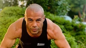 Μιχάλης Ζαμπίδης | Προσπάθησαν να εισβάλλουν στο σπίτι του - Πώς απέτρεψε τους κλέφτες