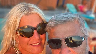 «Μένουμε Αττική» | Το μήνυμα του Γιώργου και της Μαρίνας Πατούλη από παραλία της Αττικής