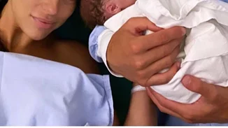 Για τρίτη φορά μπαμπάς γνωστός Έλληνας | Η φωτογραφία από το μαιευτήριο