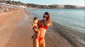 Νίκη Θωμοπούλου | Η σύζυγος του Γιάννη Μαρακάκη φωτογραφίζει την πέντε μηνών κόρη τους