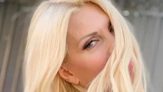 Η Ελένη Μενεγάκη μόλις έβαψε τα μαλλιά της