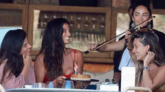 Χριστίνα Μπόμπα | Το πάρτι γενεθλίων στη Μύκονο και το κόκκινο μπικίνι που φόρεσε