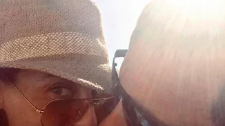 Ελεονώρα Μελέτη | Φωτογραφίζεται στην παραλία χωρίς μακιγιάζ με τον Θοδωρή Μαροσούλη και στέλνει τη δική της απάντηση στους επικριτές της