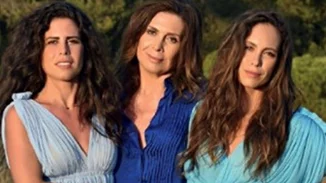 Η Κατερίνα Διδασκάλου φωτογραφίζεται για πρώτη φορά με τις κόρες της