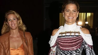 Τατιάνα Μπλάτνικ | Ποζάρει με απίθανο καφτάνι Mary Katrantzou στο ηλιοβασίλεμα (pics)