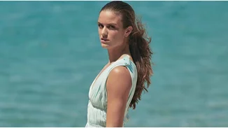 Backstage video: Η Μαρία Σάκκαρη φωτογραφίζεται με φόντο τη μαγευτική Αθηναϊκή Ριβιέρα στο ELLE Σεπτεμβρίου