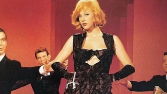 Τρία χρόνια χωρίς τη Ζωή Λάσκαρη | Η Φίνος Φιλμς θυμάται το ντελικάτο βάδισμά της, την ομορφιά, το ταλέντο της