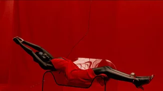 H νέα συλλογή των Zara κυκλοφόρησε | Ωδή στο πιο δυναμικό χρώμα της γκαρνταρόμπας