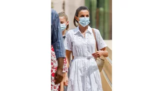 Η βασίλισσα Letizia φόρεσε τo απαραίτητο φόρεμα του φετινού καλοκαιριού