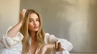 About Face | Το νέο beauty series της Rosie Huntington-Whiteley μόλις έκανε πρεμιέρα