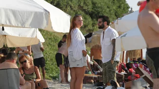 Σίσσυ Χρηστίδου & Θοδωρής Μαραντίνης ξανά «μαζί» | Κοινή εμφάνιση σε παραλία της Χαλκιδικής (pics)