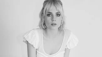 Η Lucy Boynton ενσαρκώνει το ελεύθερο πνεύμα των αρωμάτων Chloé